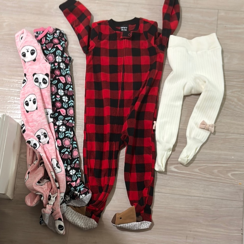 Toddler’s bundle pijamas 24m (2 pieces), Red & Black Plaid Christmas pajama 3y